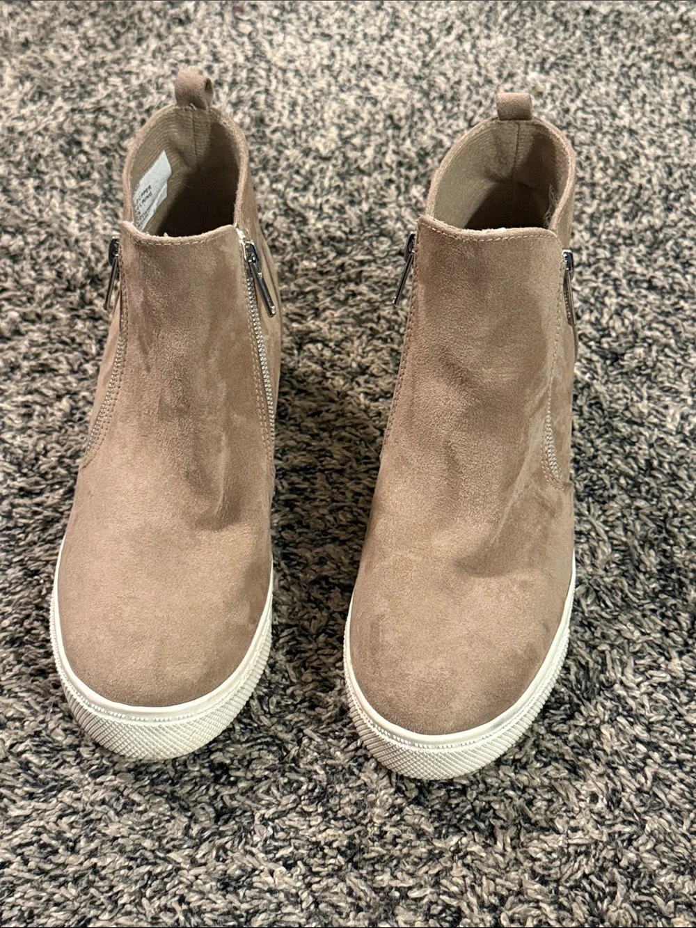 Steve Madden Wedgie Size 5 Taupe Hidden Wedge Sneaker Booties